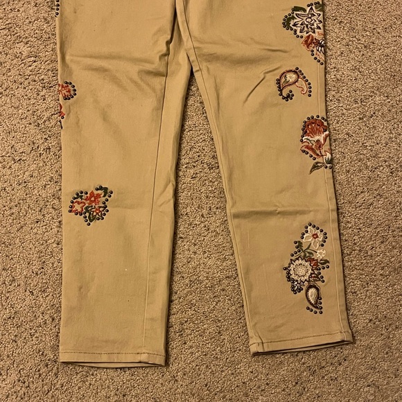 DG2 DIANE GILMAN Jeans Embroidered Embellished NWOT!! Size 12 - Picture 2 of 16